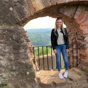 Meet your Posher, Cynthia